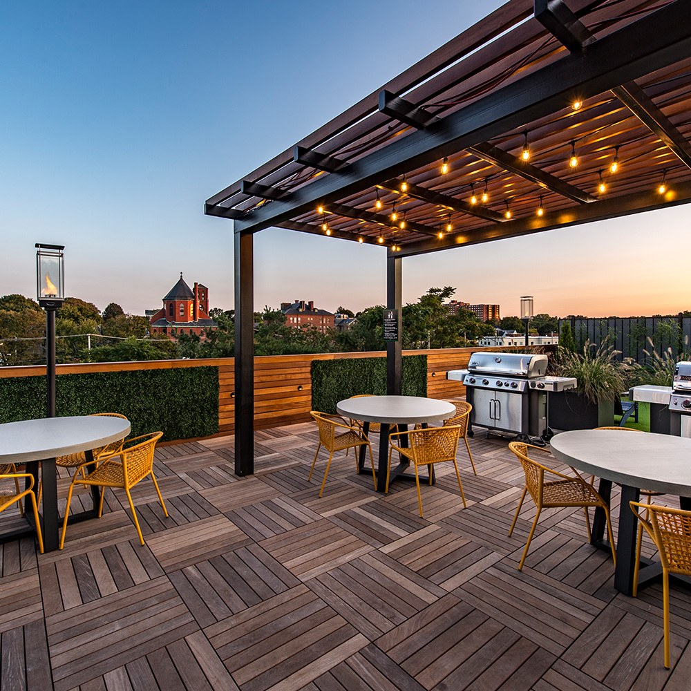 Roof deck with pergola and grills for residents of Halstead Salem Station